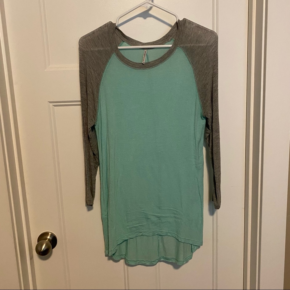Mint/grey baseball tee size M